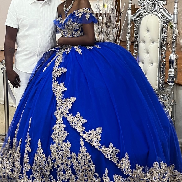 Ball gown - Picture 1 of 3